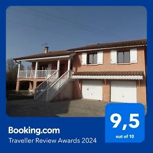 Grand Avec Cheminee Dans Maison, Parking Gratuit Mionnay